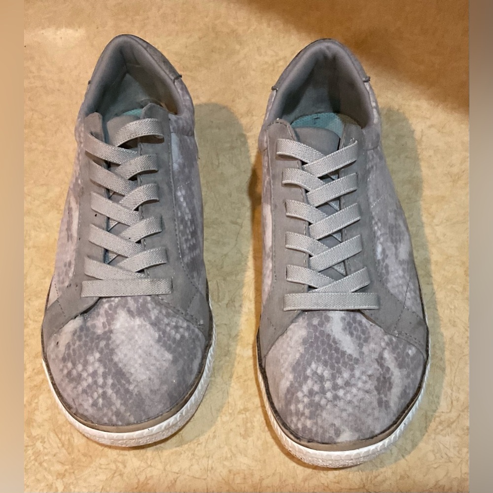 Dr. Scholl's:Seaside” Light Grey Snake skin  Print “Keds” like Sneakers size 8M.